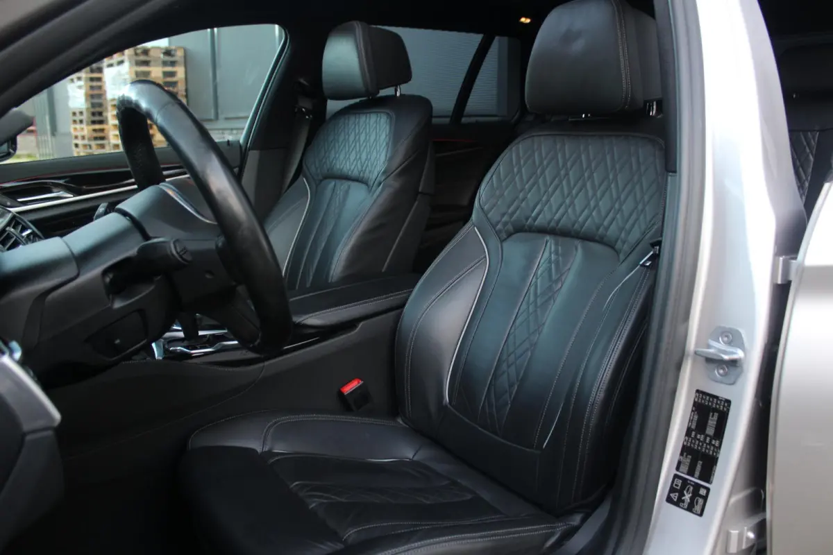 540i xDrive M-Sport High Executive | Panorama Dak | Comfort Stoelen | Trekhaak | HUD