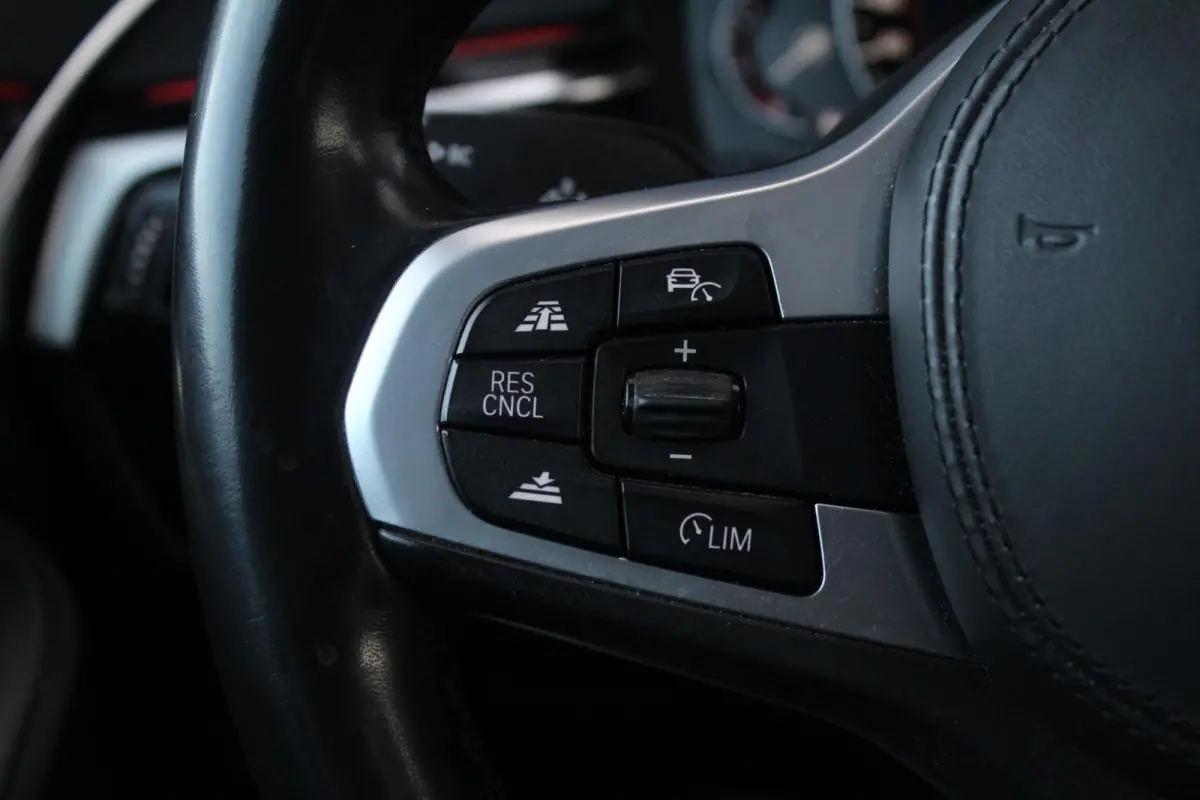 540i xDrive M-Sport High Executive | Panorama Dak | Comfort Stoelen | Trekhaak | HUD
