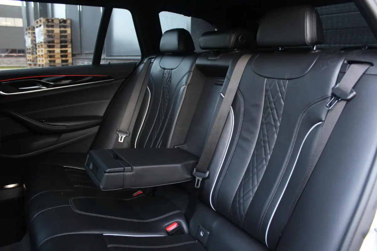 540i xDrive M-Sport High Executive | Panorama Dak | Comfort Stoelen | Trekhaak | HUD