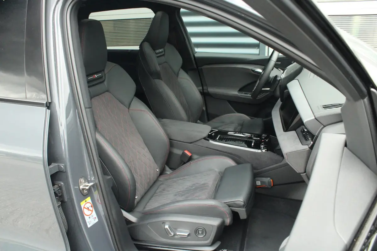 388pk quattro S edition 100kWh | Trekhaak | Luchtvering | Panoramadak  | Bang & Olufsen Premium 3D | Stoelverwarming Voor & Achter | Bijrijdersscherm