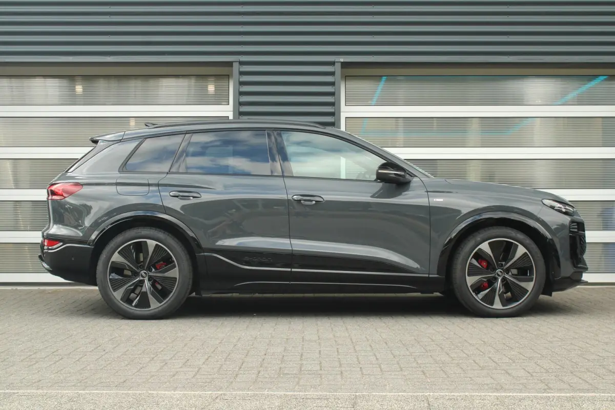 388pk quattro S edition 100kWh | Trekhaak | Luchtvering | Panoramadak  | Bang & Olufsen Premium 3D | Stoelverwarming Voor & Achter | Bijrijdersscherm