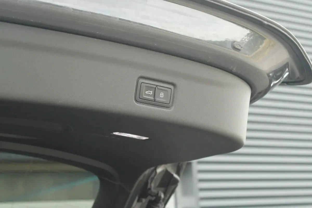 388pk quattro S edition 100kWh | Trekhaak | Luchtvering | Panoramadak  | Bang & Olufsen Premium 3D | Stoelverwarming Voor & Achter | Bijrijdersscherm
