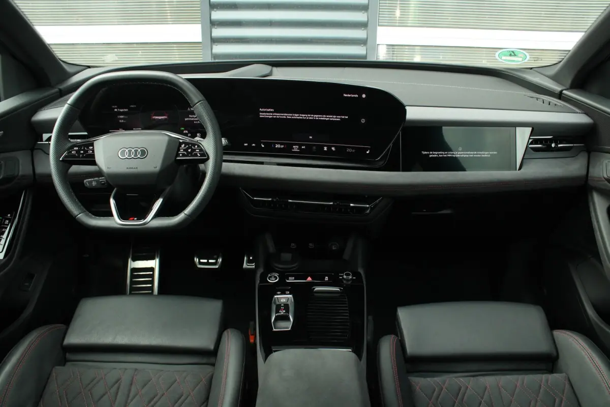 388pk quattro S edition 100kWh | Trekhaak | Luchtvering | Panoramadak  | Bang & Olufsen Premium 3D | Stoelverwarming Voor & Achter | Bijrijdersscherm
