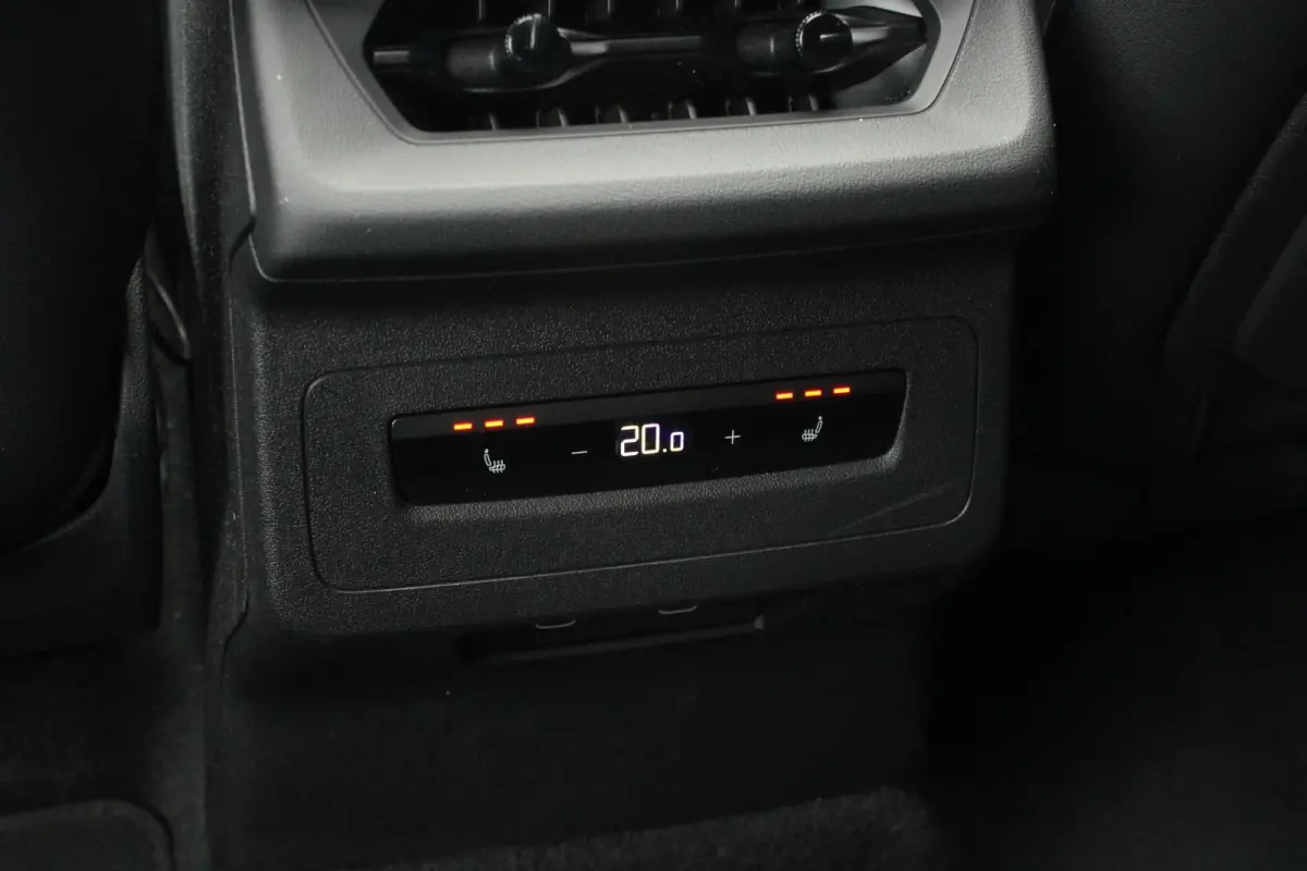 388pk quattro S edition 100kWh | Trekhaak | Luchtvering | Panoramadak  | Bang & Olufsen Premium 3D | Stoelverwarming Voor & Achter | Bijrijdersscherm