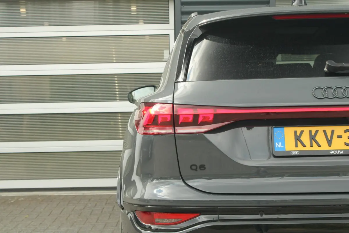 388pk quattro S edition 100kWh | Trekhaak | Luchtvering | Panoramadak  | Bang & Olufsen Premium 3D | Stoelverwarming Voor & Achter | Bijrijdersscherm