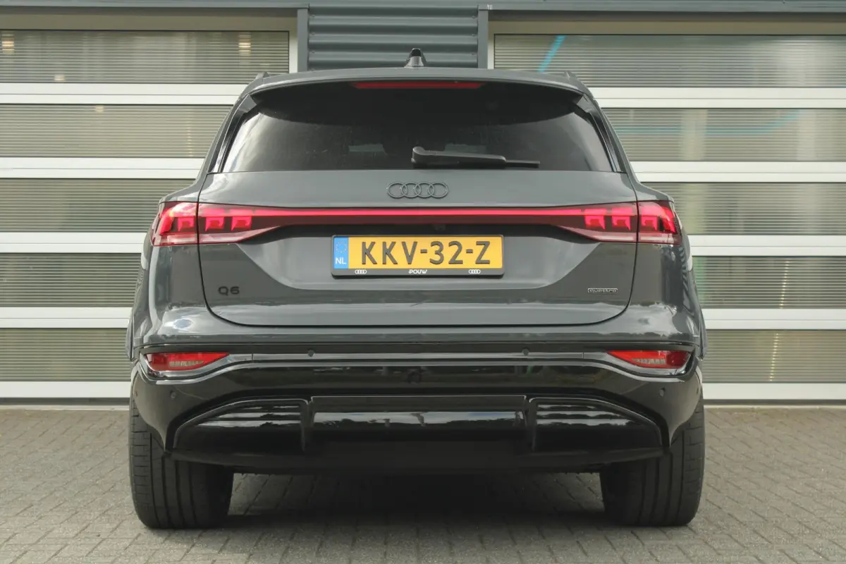388pk quattro S edition 100kWh | Trekhaak | Luchtvering | Panoramadak  | Bang & Olufsen Premium 3D | Stoelverwarming Voor & Achter | Bijrijdersscherm