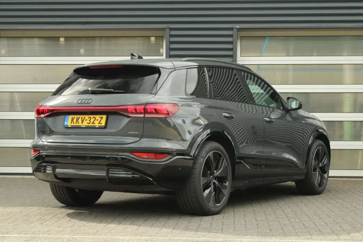 388pk quattro S edition 100kWh | Trekhaak | Luchtvering | Panoramadak  | Bang & Olufsen Premium 3D | Stoelverwarming Voor & Achter | Bijrijdersscherm