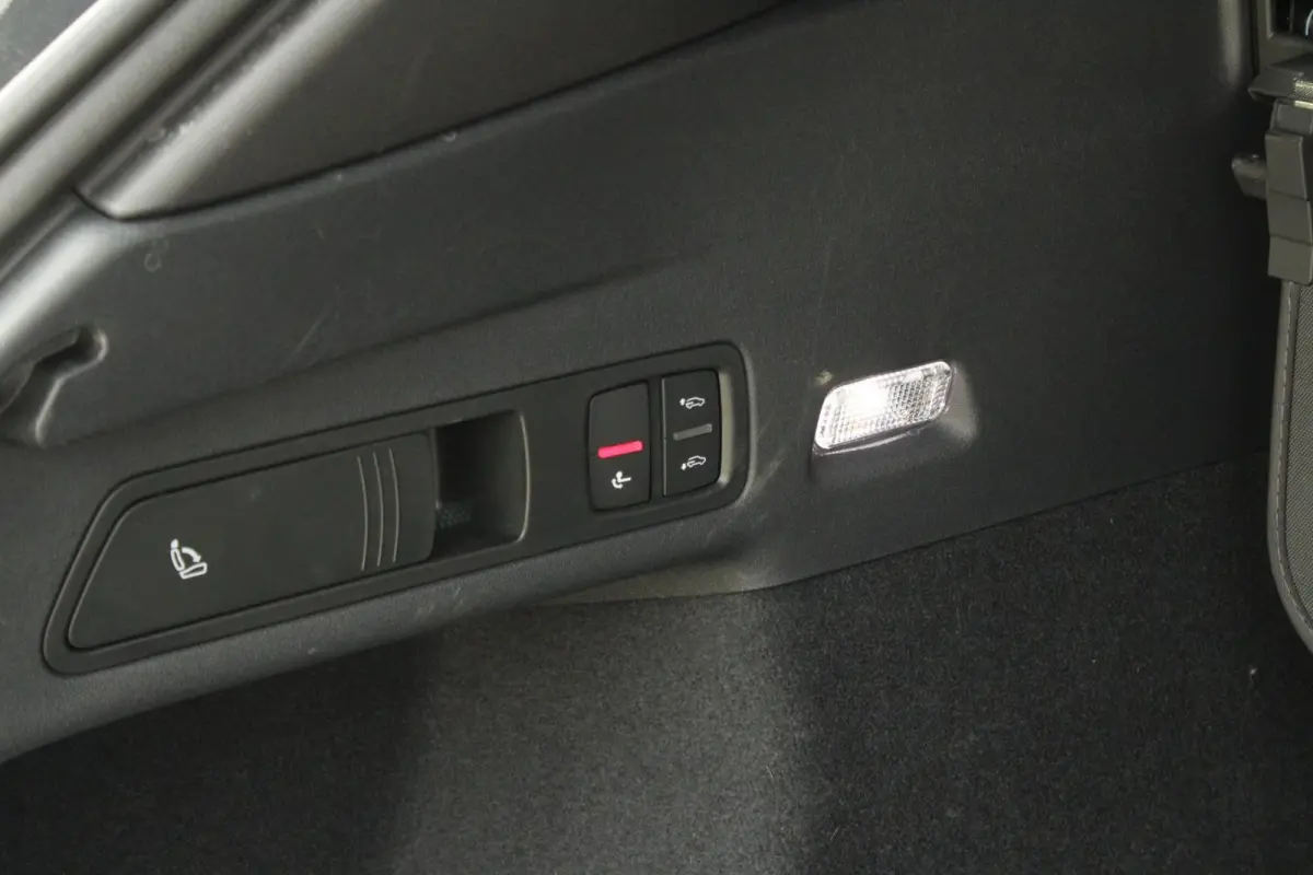 388pk quattro S edition 100kWh | Trekhaak | Luchtvering | Panoramadak  | Bang & Olufsen Premium 3D | Stoelverwarming Voor & Achter | Bijrijdersscherm