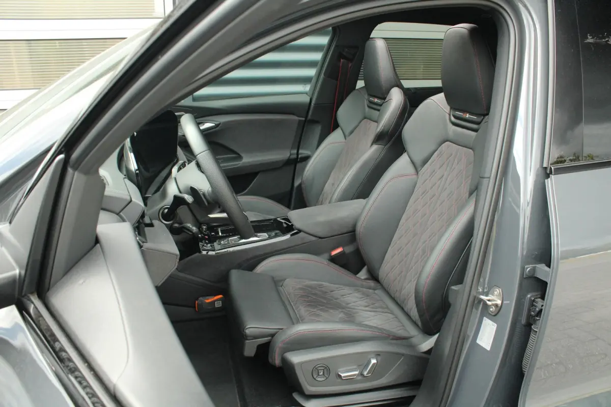 388pk quattro S edition 100kWh | Trekhaak | Luchtvering | Panoramadak  | Bang & Olufsen Premium 3D | Stoelverwarming Voor & Achter | Bijrijdersscherm
