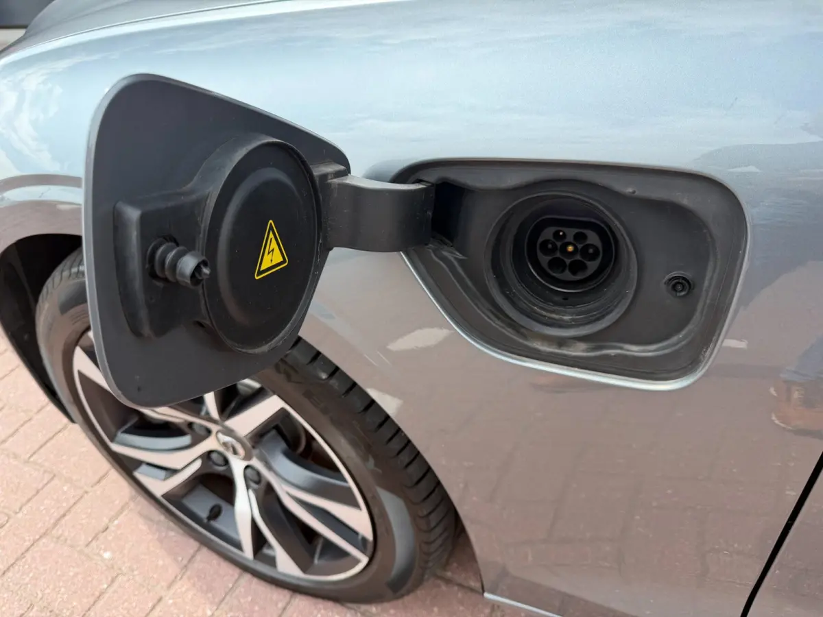 2.0 T8 390PK AWD R-Design, Pano, Trekhaak, HUD, H&K, Camera