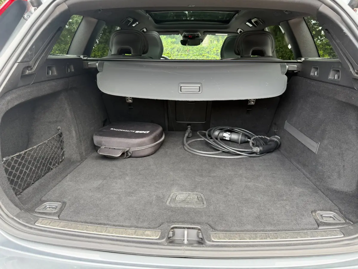 2.0 T8 390PK AWD R-Design, Pano, Trekhaak, HUD, H&K, Camera