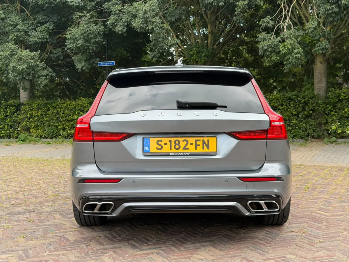 2.0 T8 390PK AWD R-Design, Pano, Trekhaak, HUD, H&K, Camera