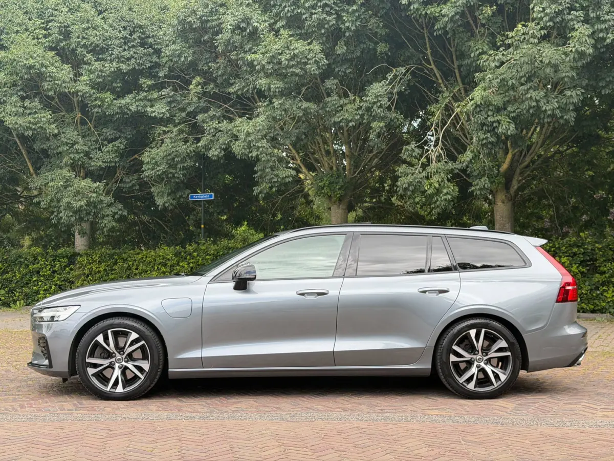 2.0 T8 390PK AWD R-Design, Pano, Trekhaak, HUD, H&K, Camera