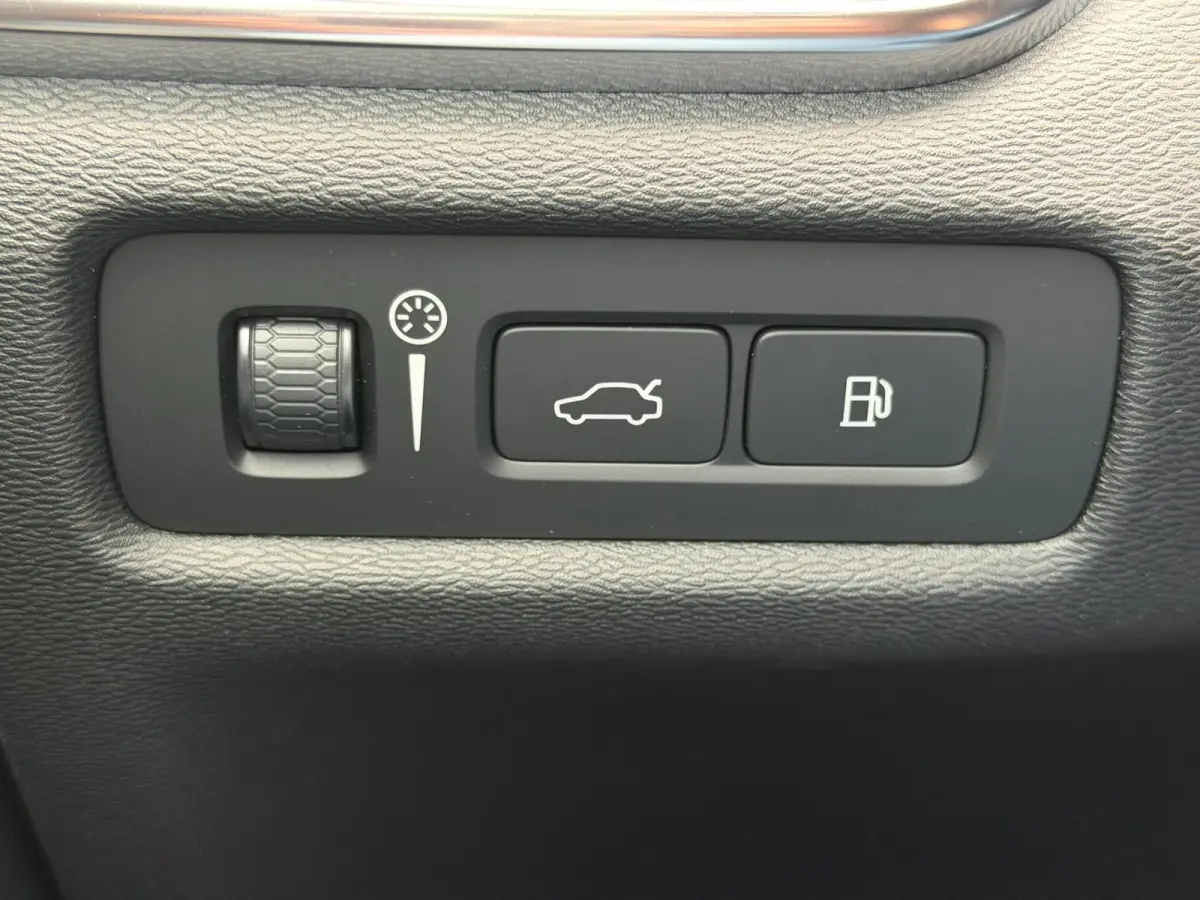 2.0 T8 390PK AWD R-Design, Pano, Trekhaak, HUD, H&K, Camera