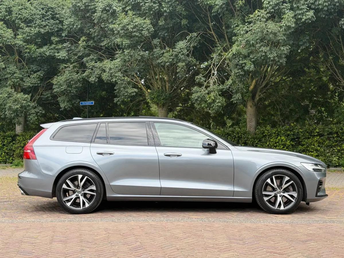 2.0 T8 390PK AWD R-Design, Pano, Trekhaak, HUD, H&K, Camera