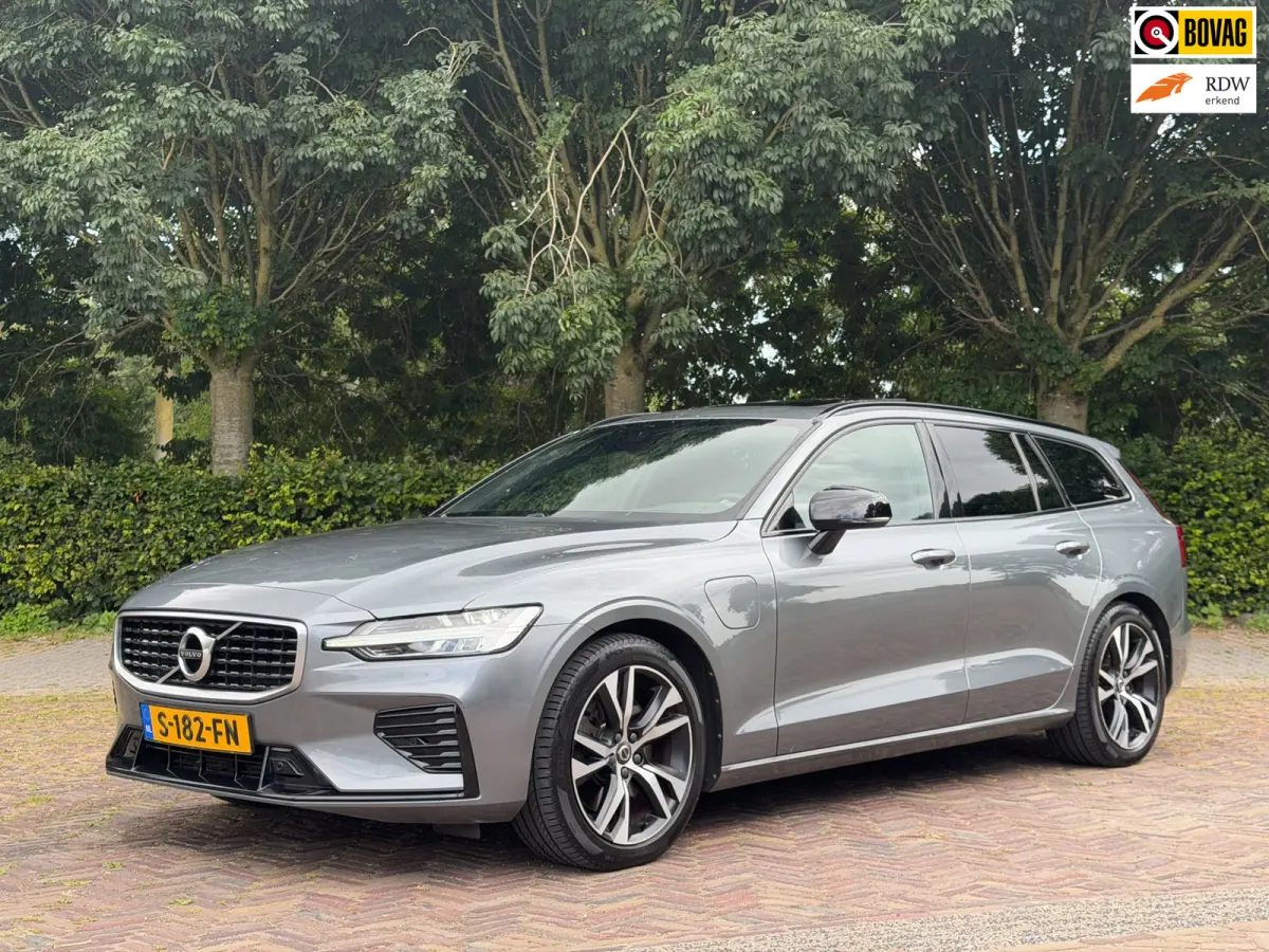 2.0 T8 390PK AWD R-Design, Pano, Trekhaak, HUD, H&K, Camera
