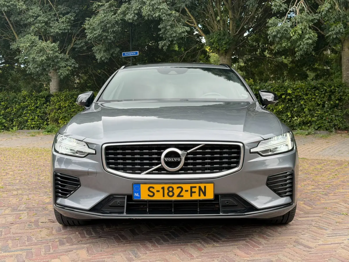 2.0 T8 390PK AWD R-Design, Pano, Trekhaak, HUD, H&K, Camera