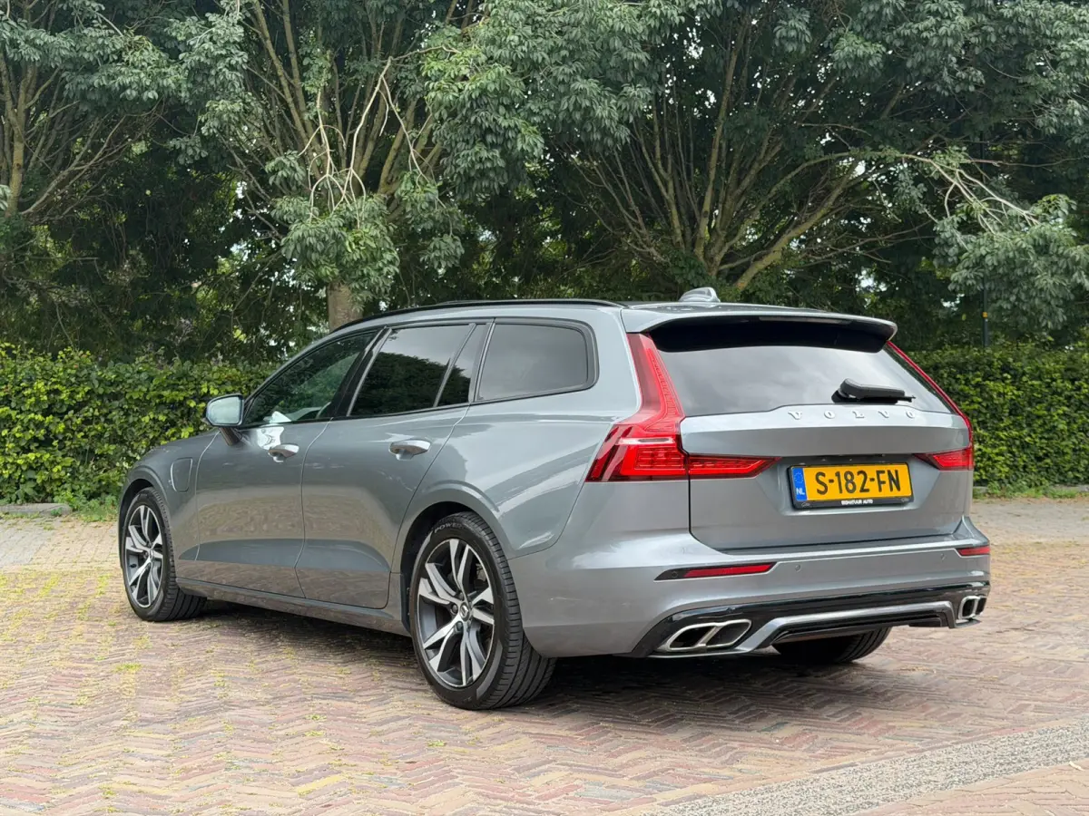 2.0 T8 390PK AWD R-Design, Pano, Trekhaak, HUD, H&K, Camera