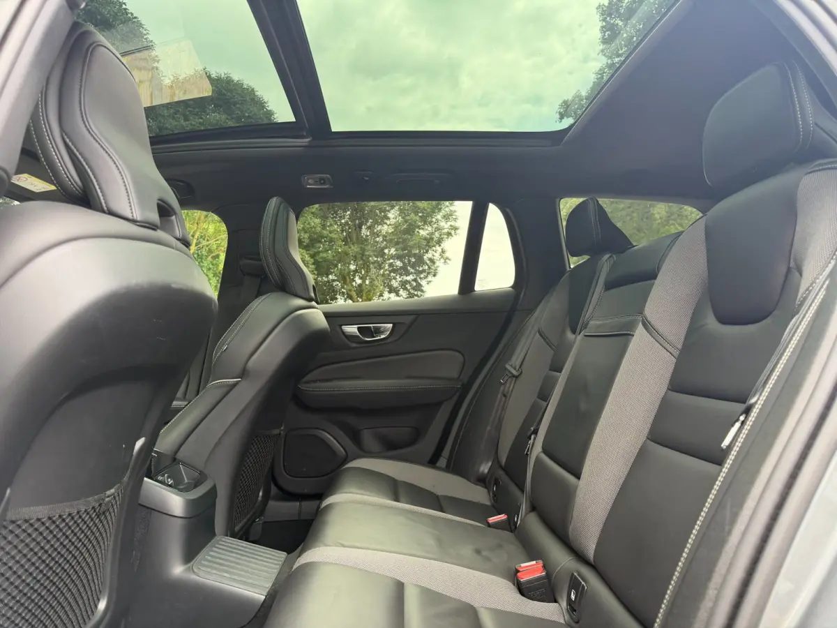2.0 T8 390PK AWD R-Design, Pano, Trekhaak, HUD, H&K, Camera