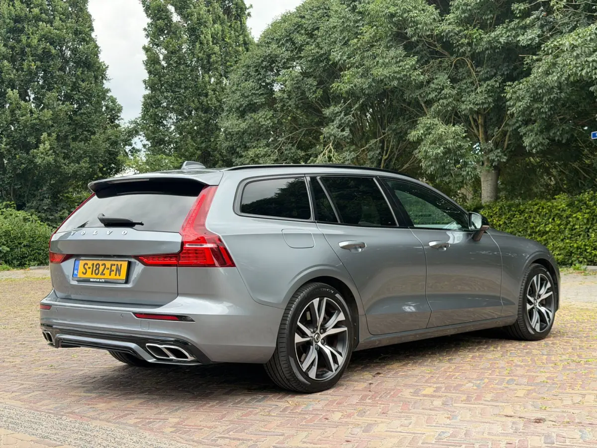 2.0 T8 390PK AWD R-Design, Pano, Trekhaak, HUD, H&K, Camera