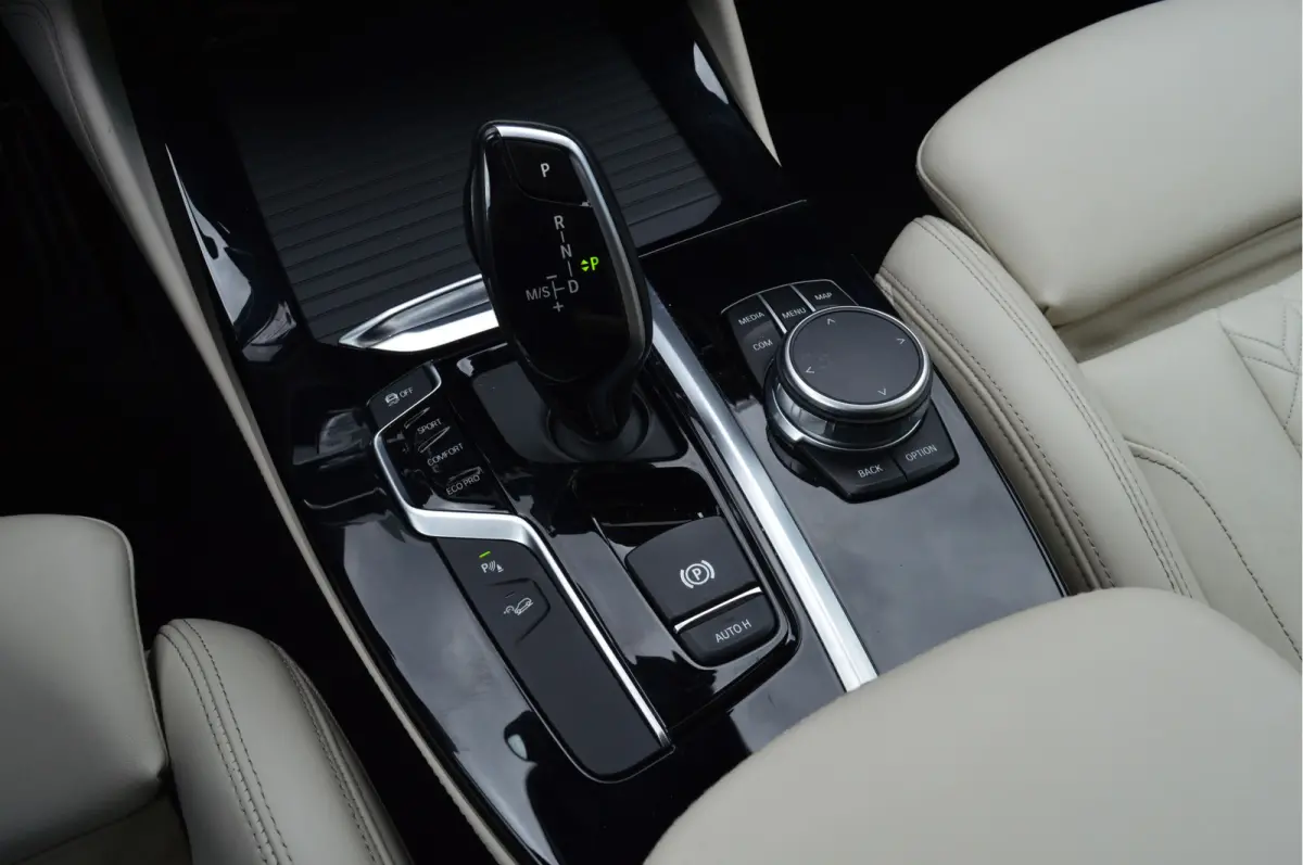 xDrive30i High Executive Edition | M-PAKKET | PANO | HUD | TREKHAAK | CARPLAY |