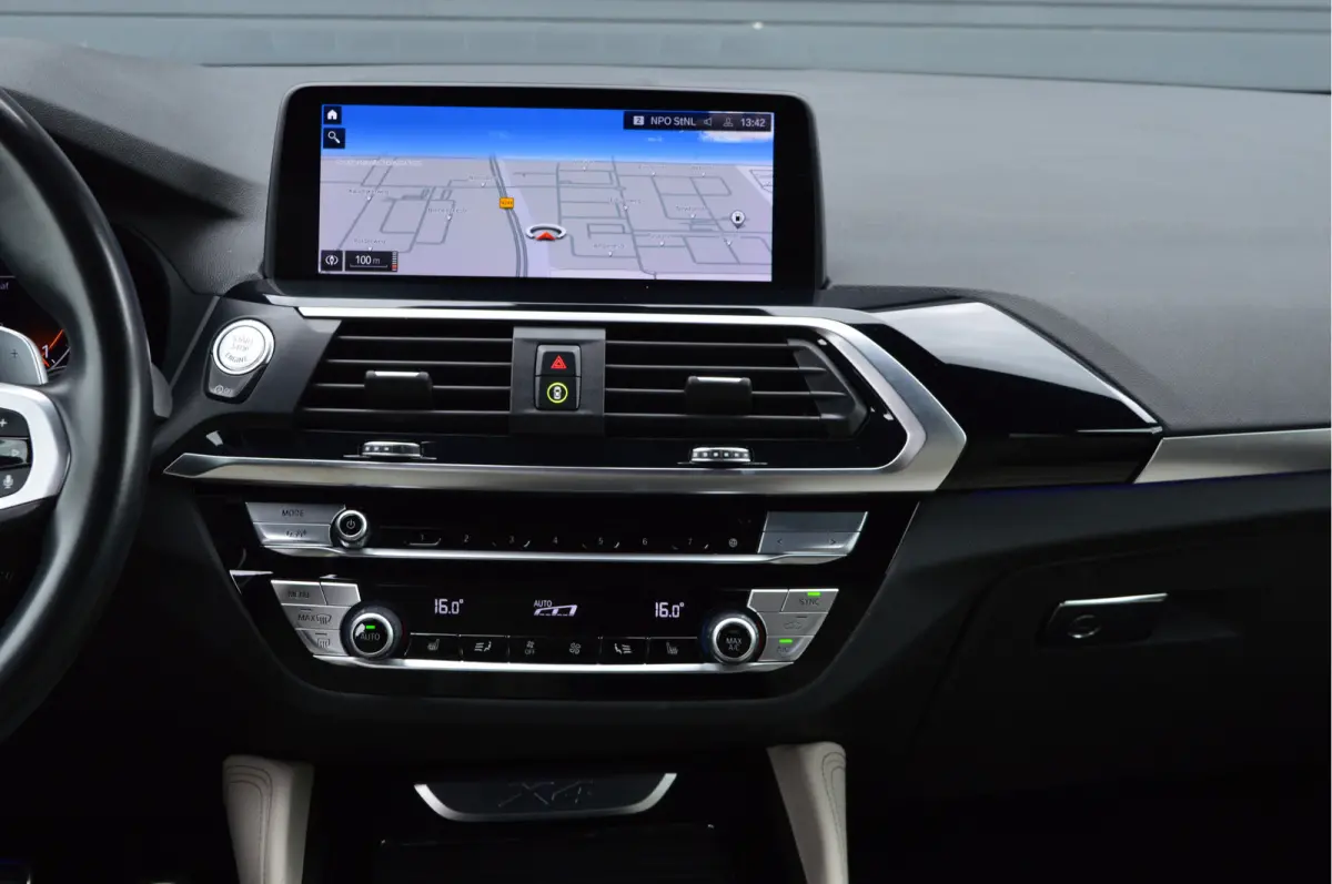 xDrive30i High Executive Edition | M-PAKKET | PANO | HUD | TREKHAAK | CARPLAY |