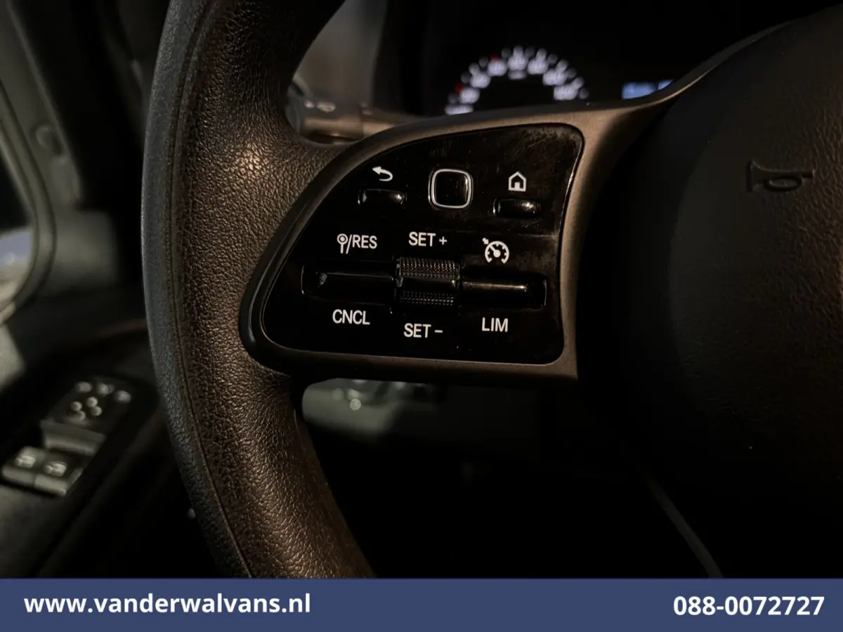 317 CDI 170pk L3H2 Euro6 Airco | 360 Graden Camera | Navigatie | Apple Carplay | Chauffeursstoel Cruisecontrol, Android Auto, Stoelverwarming, 270 Graden Achterdeuren, Parkeersensoren, Bijri