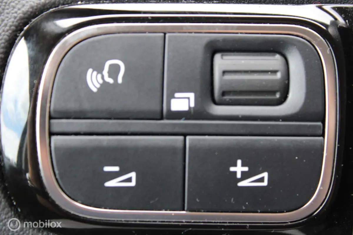 1.2 PureTech Feel, Pdc, Full Led verlichting, Navi, App connect, Cruise, Airco, Wit dak