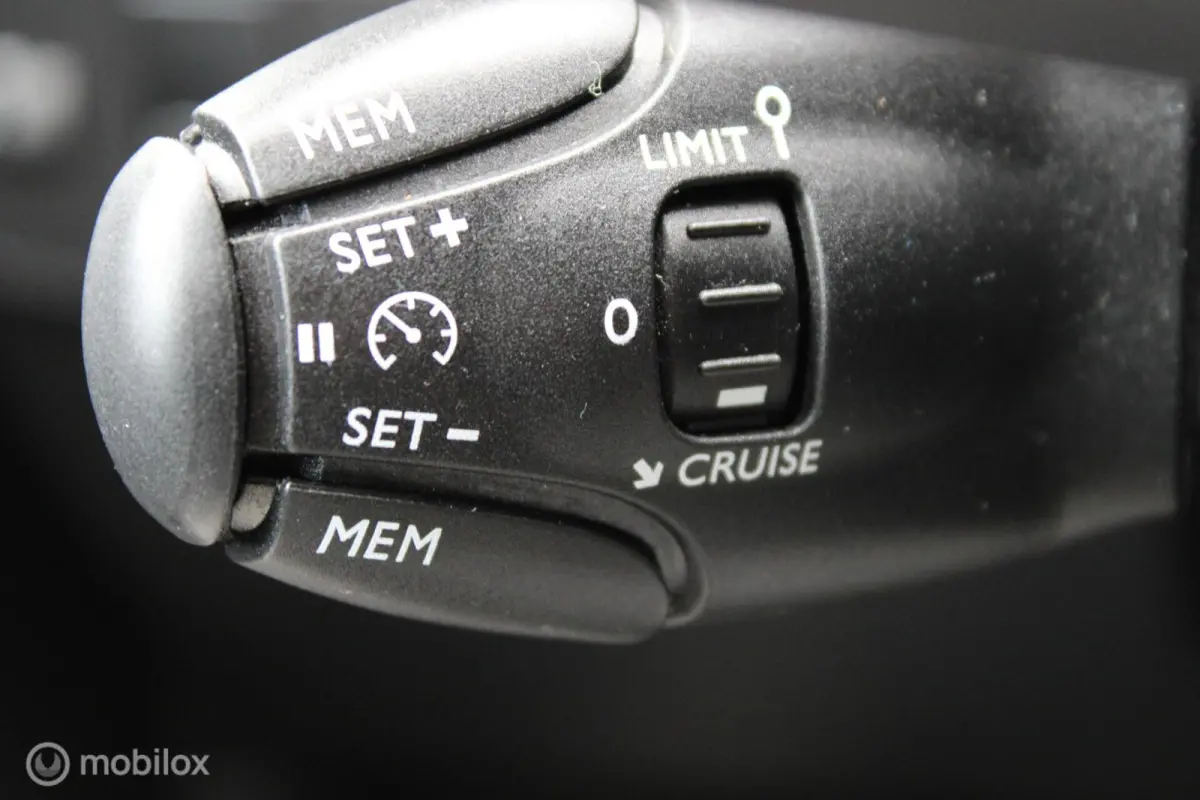 1.2 PureTech Feel, Pdc, Full Led verlichting, Navi, App connect, Cruise, Airco, Wit dak