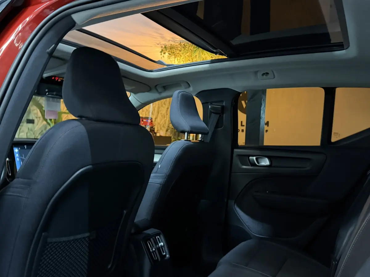 1.5 T5 Inscription Expression SOH 96%|Pano|CarPlay|ACC|Keyless|Elektr.Achterklep|Getint|LED|Rijklaar
