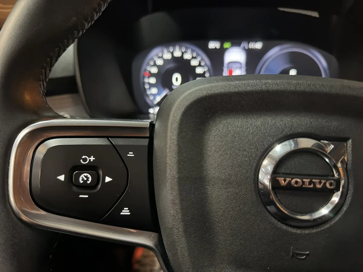 1.5 T5 Inscription Expression SOH 96%|Pano|CarPlay|ACC|Keyless|Elektr.Achterklep|Getint|LED|Rijklaar