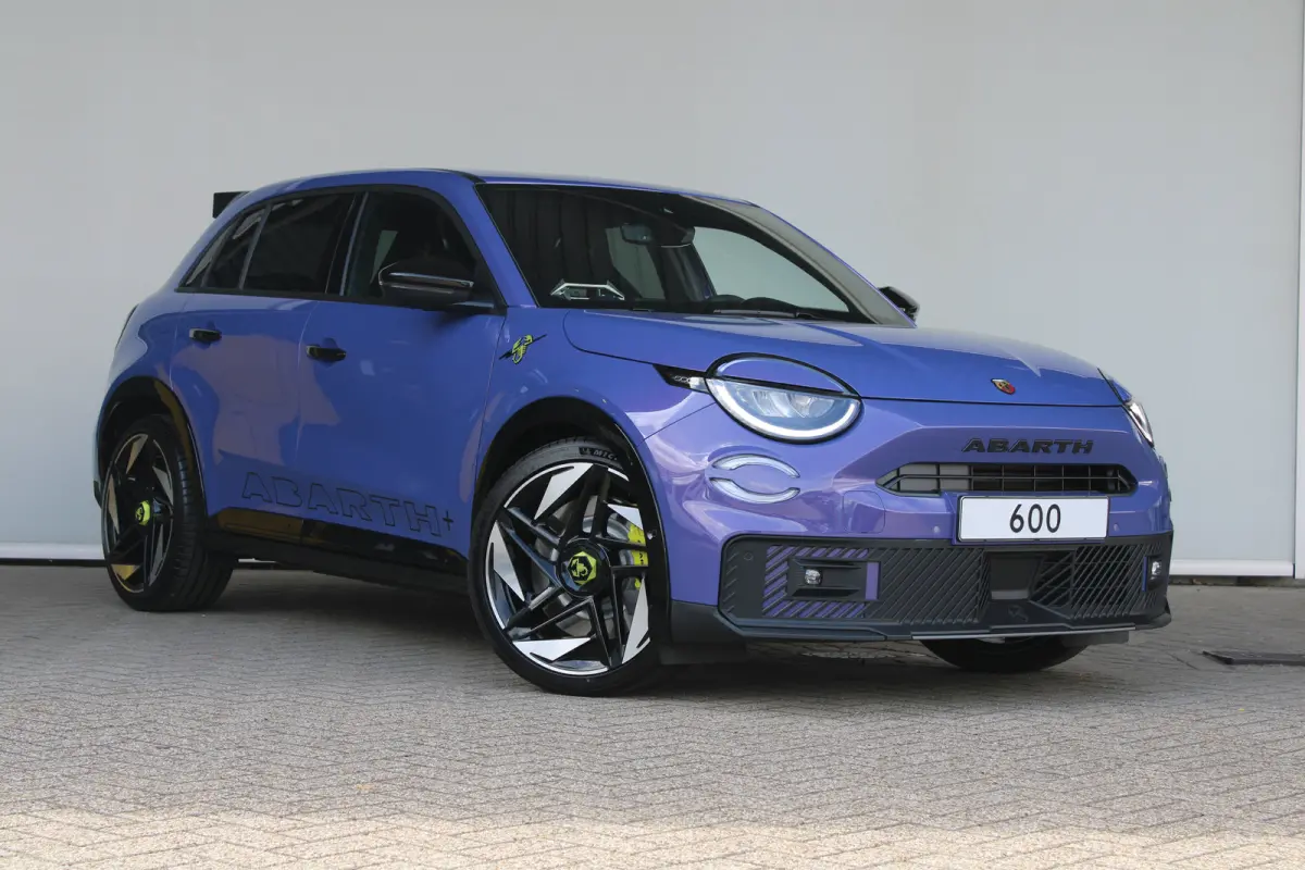 207 kW Scorpionissima | Alcantara | Kuipstoelen | Achteruitrijcamera | Dode-hoekdetectie | Sper-differentieel