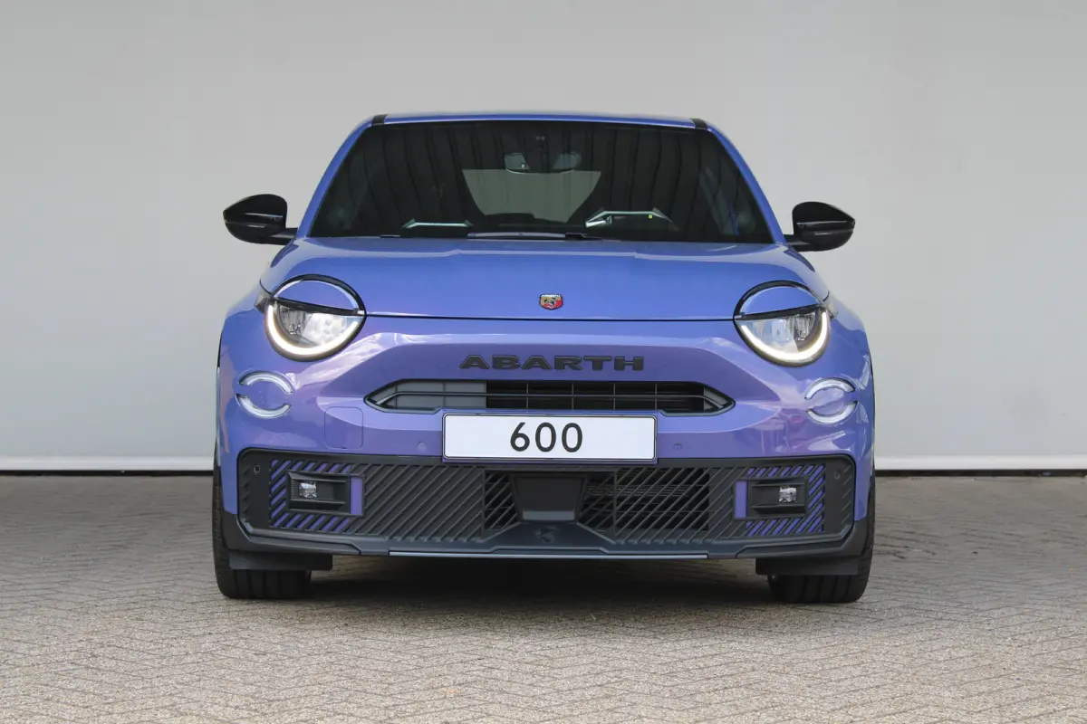 207 kW Scorpionissima | Alcantara | Kuipstoelen | Achteruitrijcamera | Dode-hoekdetectie | Sper-differentieel