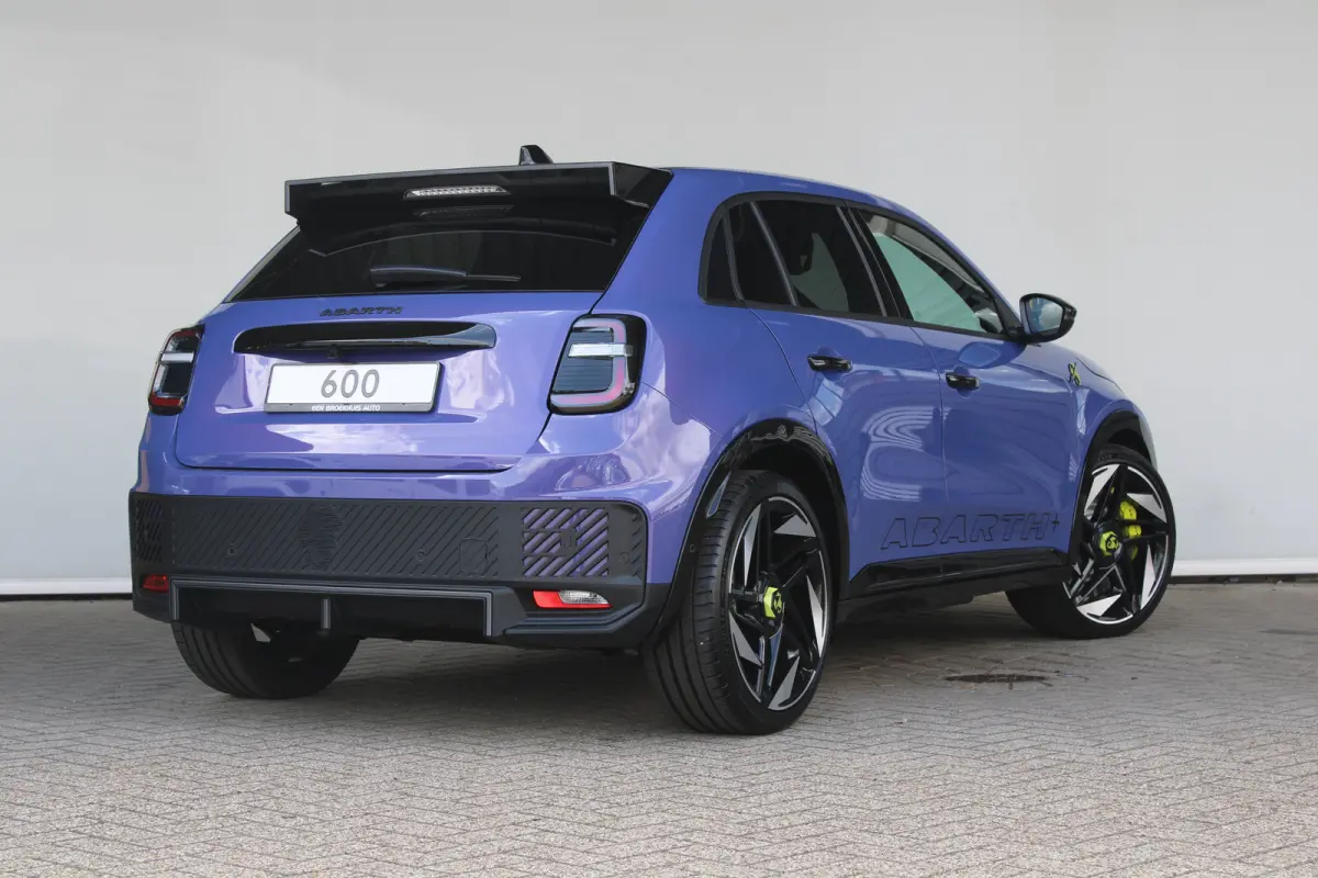 207 kW Scorpionissima | Alcantara | Kuipstoelen | Achteruitrijcamera | Dode-hoekdetectie | Sper-differentieel