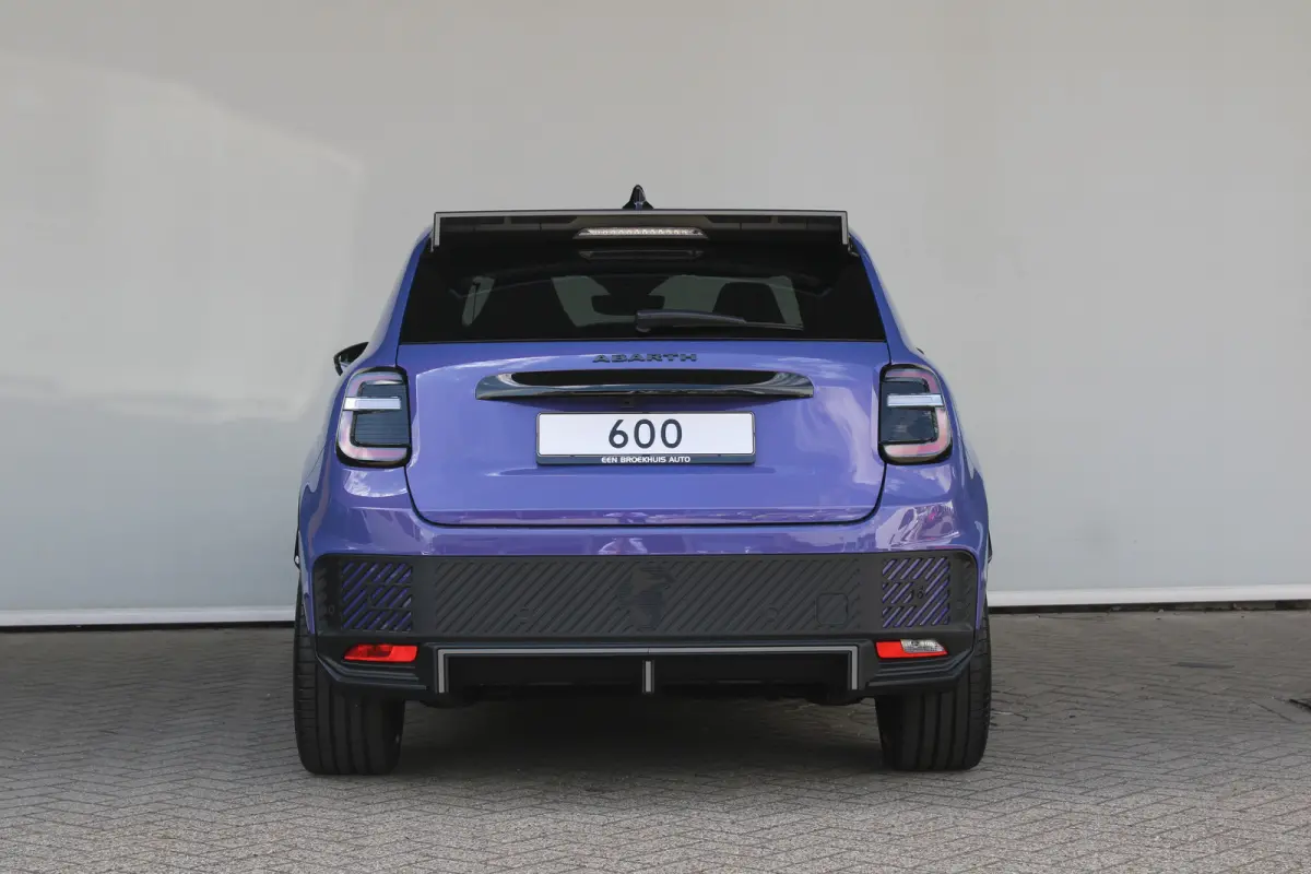 207 kW Scorpionissima | Alcantara | Kuipstoelen | Achteruitrijcamera | Dode-hoekdetectie | Sper-differentieel