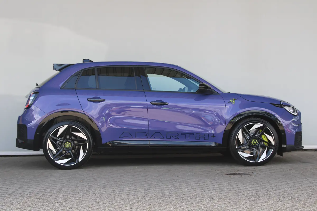207 kW Scorpionissima | Alcantara | Kuipstoelen | Achteruitrijcamera | Dode-hoekdetectie | Sper-differentieel