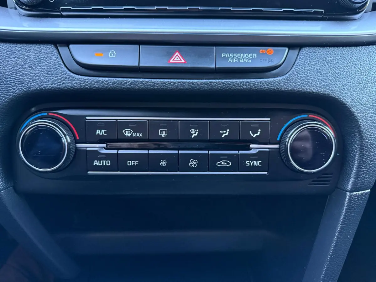 1.5 T-GDi DynamicLine 140 PK | Cruise Control Adaptief | Camera | Carplay | Navi | LM Velgen | 140 PK | Fabrieksgarantie 19-8-2031 +3x 1 jaar* | NAP