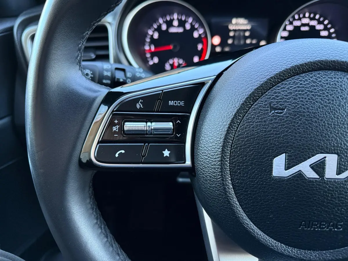 1.5 T-GDi DynamicLine 140 PK | Cruise Control Adaptief | Camera | Carplay | Navi | LM Velgen | 140 PK | Fabrieksgarantie 19-8-2031 +3x 1 jaar* | NAP