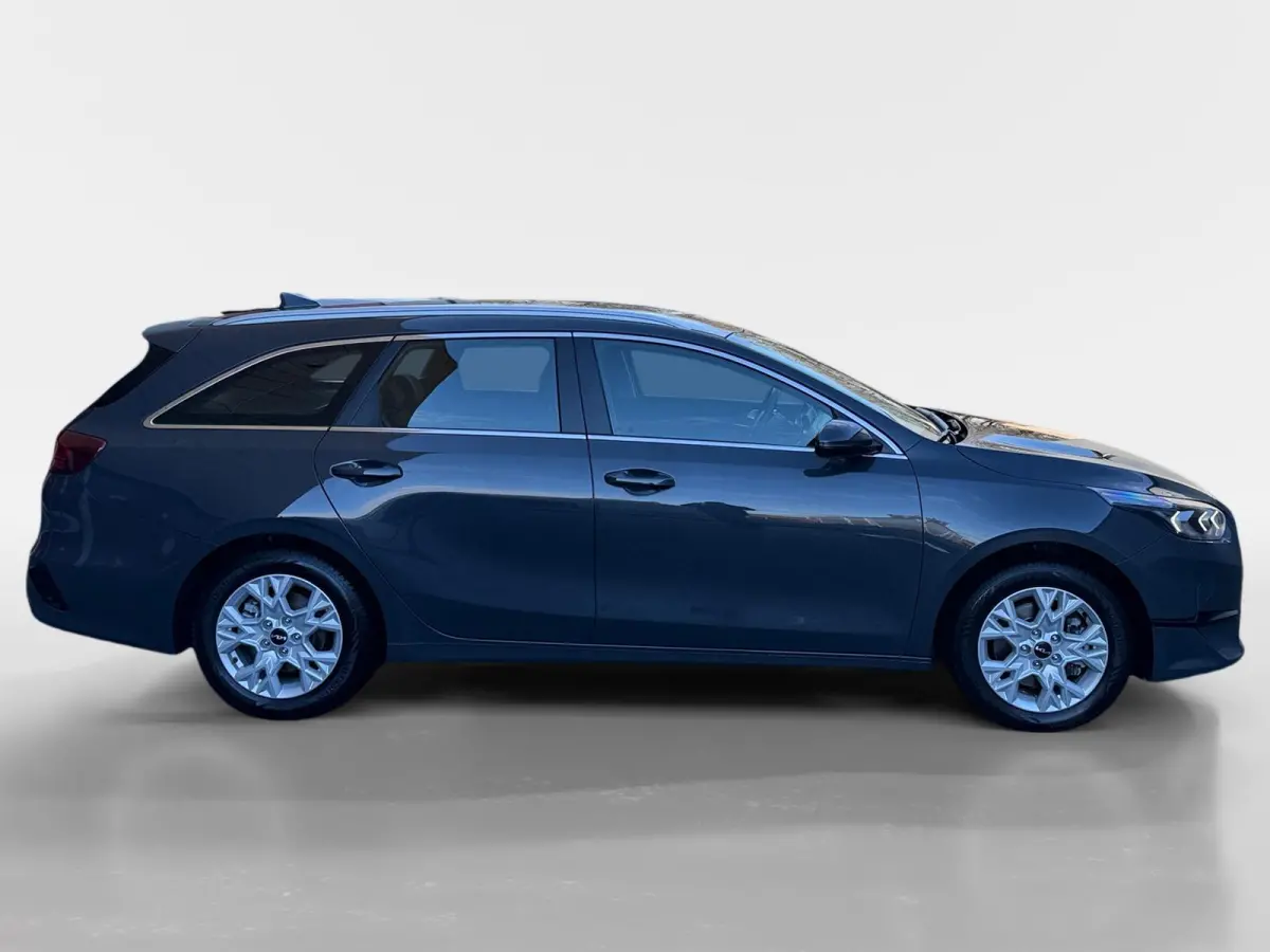 1.5 T-GDi DynamicLine 140 PK | Cruise Control Adaptief | Camera | Carplay | Navi | LM Velgen | 140 PK | Fabrieksgarantie 19-8-2031 +3x 1 jaar* | NAP