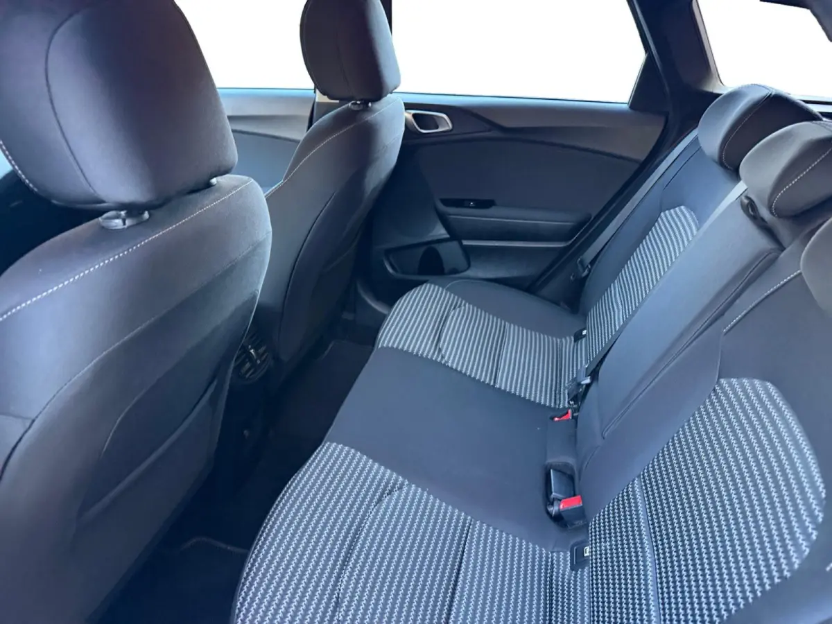 1.5 T-GDi DynamicLine 140 PK | Cruise Control Adaptief | Camera | Carplay | Navi | LM Velgen | 140 PK | Fabrieksgarantie 19-8-2031 +3x 1 jaar* | NAP