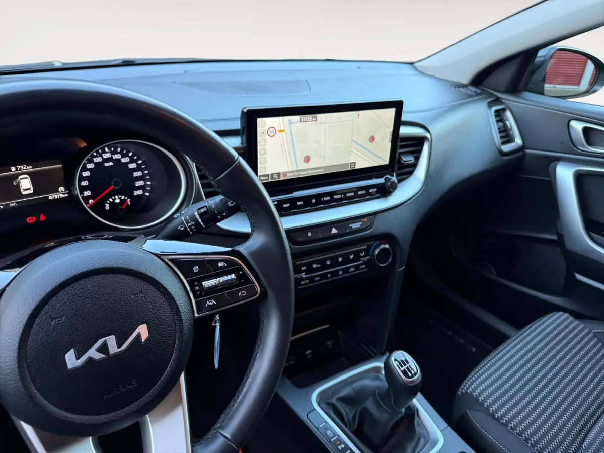 1.5 T-GDi DynamicLine 140 PK | Cruise Control Adaptief | Camera | Carplay | Navi | LM Velgen | 140 PK | Fabrieksgarantie 19-8-2031 +3x 1 jaar* | NAP