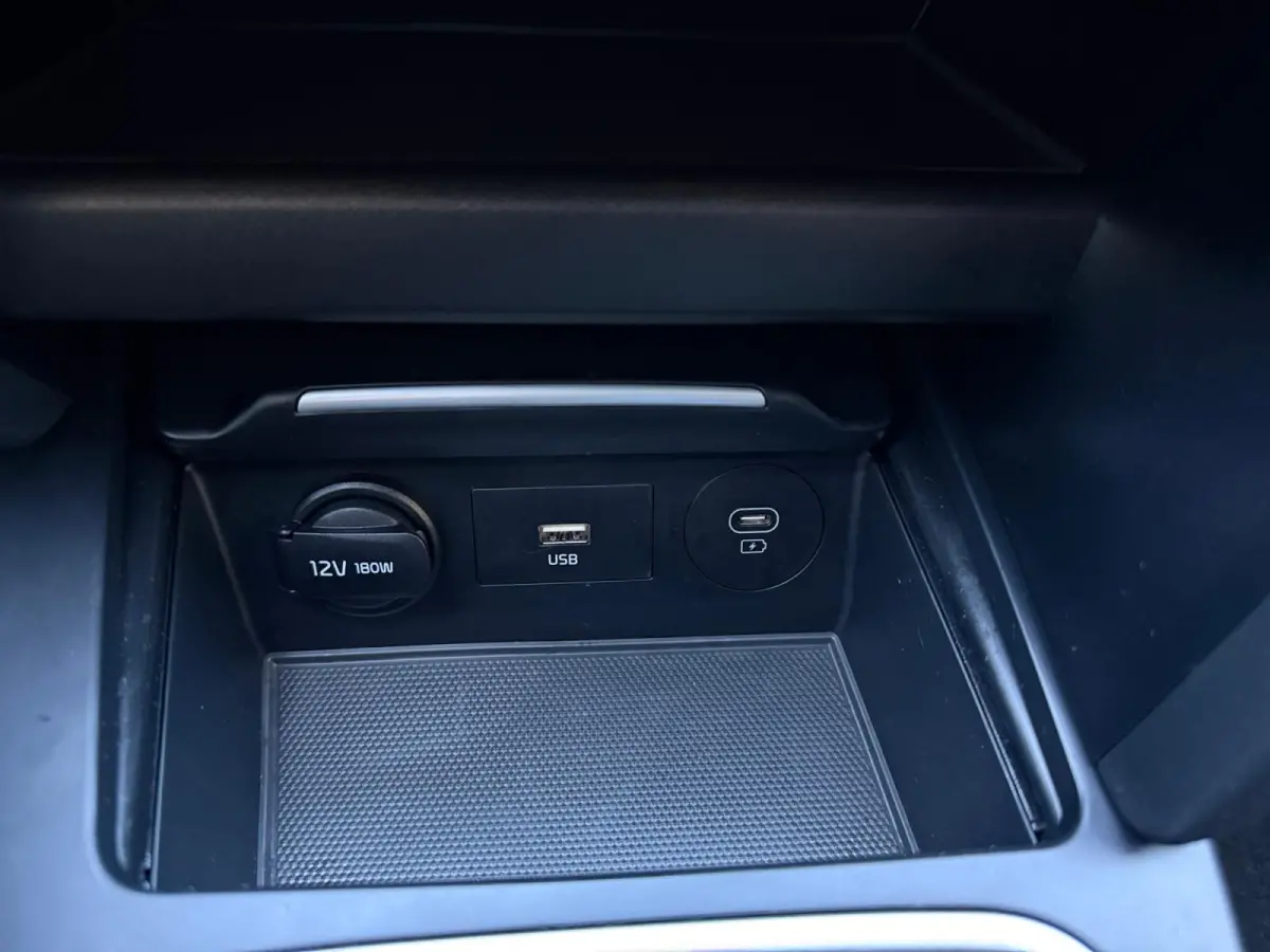 1.5 T-GDi DynamicLine 140 PK | Cruise Control Adaptief | Camera | Carplay | Navi | LM Velgen | 140 PK | Fabrieksgarantie 19-8-2031 +3x 1 jaar* | NAP