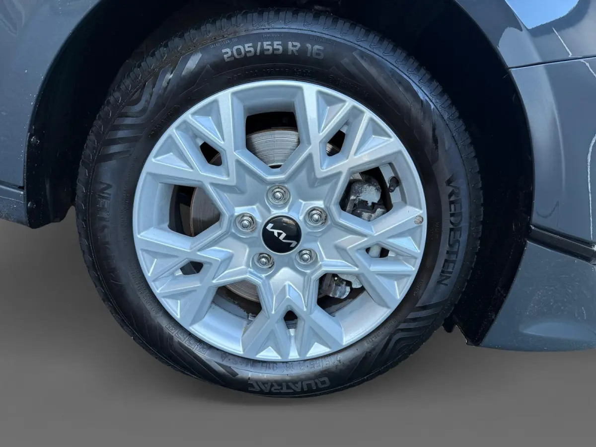 1.5 T-GDi DynamicLine 140 PK | Cruise Control Adaptief | Camera | Carplay | Navi | LM Velgen | 140 PK | Fabrieksgarantie 19-8-2031 +3x 1 jaar* | NAP