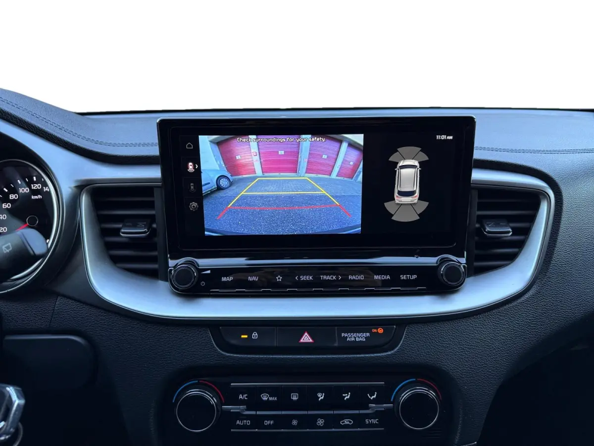 1.5 T-GDi DynamicLine 140 PK | Cruise Control Adaptief | Camera | Carplay | Navi | LM Velgen | 140 PK | Fabrieksgarantie 19-8-2031 +3x 1 jaar* | NAP