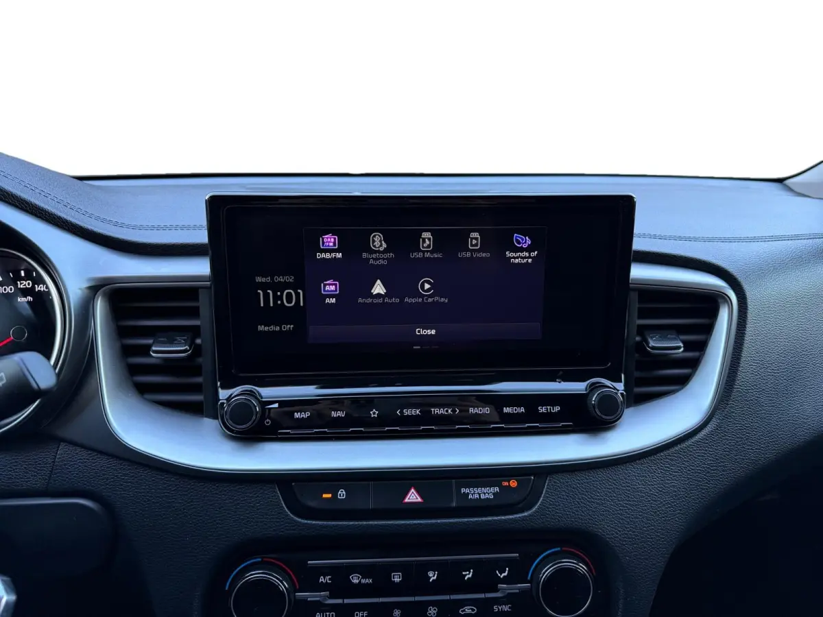 1.5 T-GDi DynamicLine 140 PK | Cruise Control Adaptief | Camera | Carplay | Navi | LM Velgen | 140 PK | Fabrieksgarantie 19-8-2031 +3x 1 jaar* | NAP