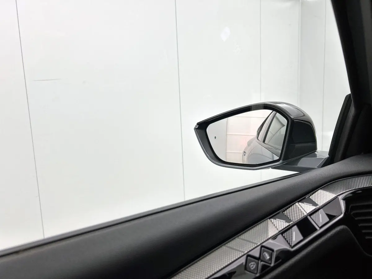 Ligne Business Comfort Pack 58.3 kWh ACCU 100%  | Elektrische Achterklep| Keyless | Afwijkende kleur dak |