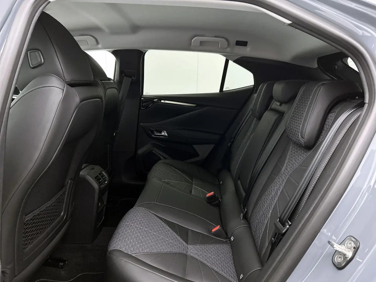 Ligne Business Comfort Pack 58.3 kWh ACCU 100%  | Elektrische Achterklep| Keyless | Afwijkende kleur dak |