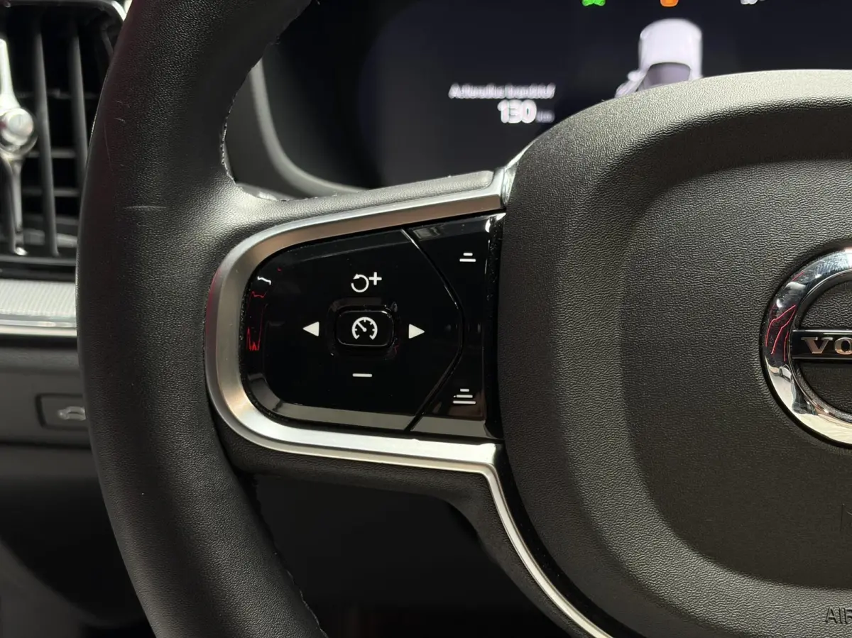 2.0 T6 Plug-in hybrid AWD Plus Dark |PANO|PILOT|360°|H&K