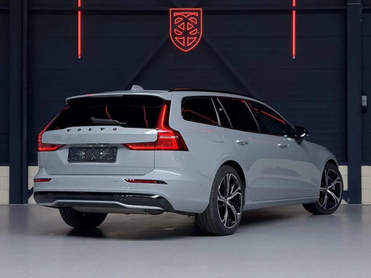 2.0 T6 Plug-in hybrid AWD Plus Dark |PANO|PILOT|360°|H&K