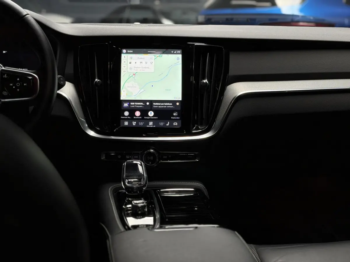 2.0 T6 Plug-in hybrid AWD Plus Dark |PANO|PILOT|360°|H&K